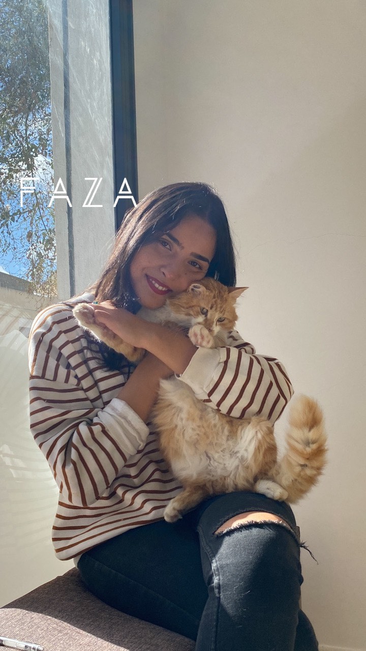 Kiki est notre chat au bureau, un matin nous avons remarqué qu’il n’allait vraiment pas bien et nous l’avons pris chez Dr Fey Mansouri dans sa clinique vétérinaire @alifacliniqueveterinaire qui a diagnostiqué un problème de calculs rénaux, une maladie mortelle chez les chats… Kiki va bien aujourd’hui mais au-delà des calculs rénaux, voici le constat qu’elle a pu faire